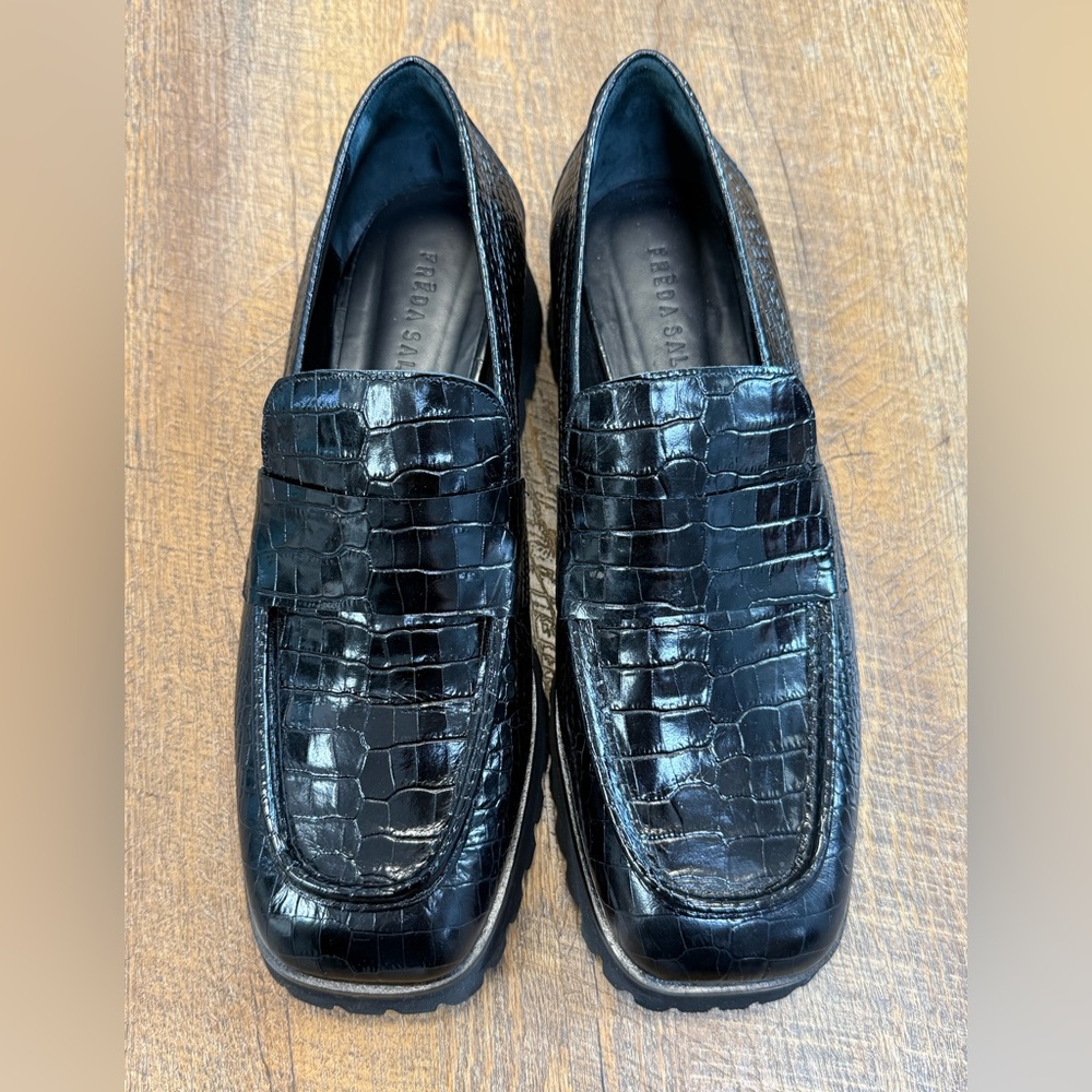 FRĒDA SALVADOR black animal print loafers sz.9